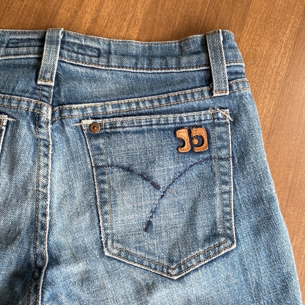 Like New!! Women’s JOE’S JEANS Mid-Rise Straight Leg Jeans. Size 2. Waist 26. - Picture 10 of 11